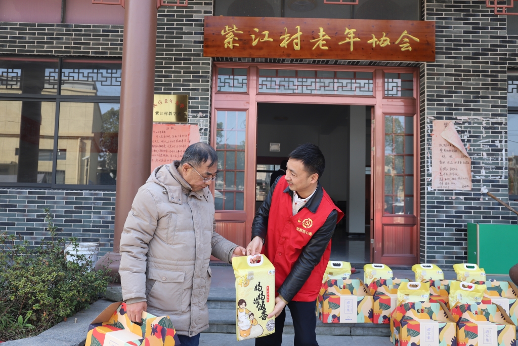 暖春意，敬老情-九体育注册-九体育(中国)多年坚持慰问孤寡老人
